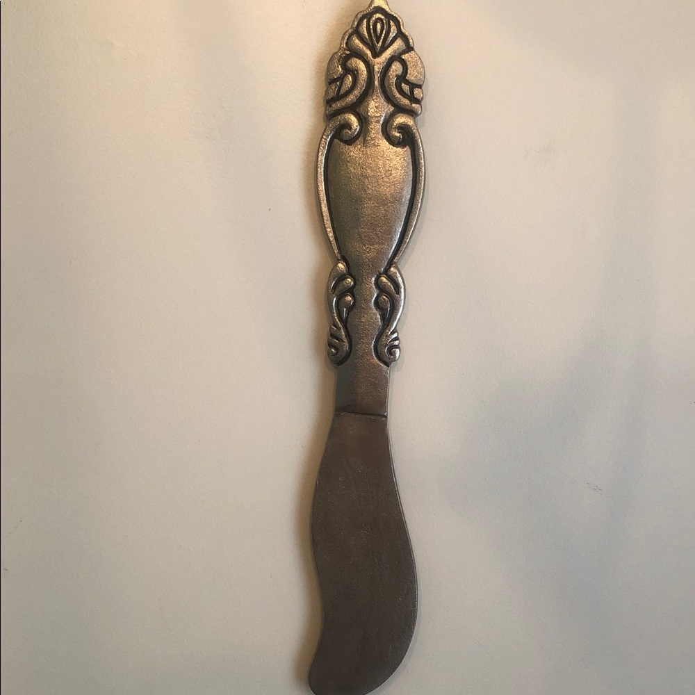 Ornate Silver-Tone Butter Knife silver display Dec